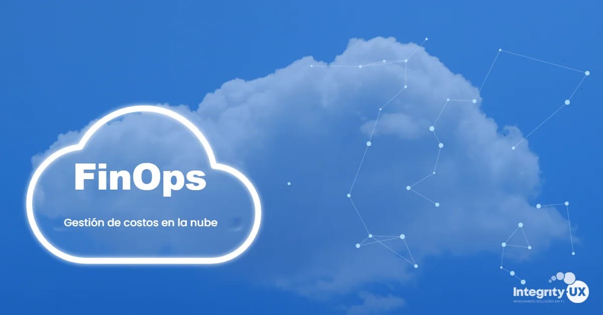 Nube de cloud computing con la palabra FinOps, gestión de costos en la nube